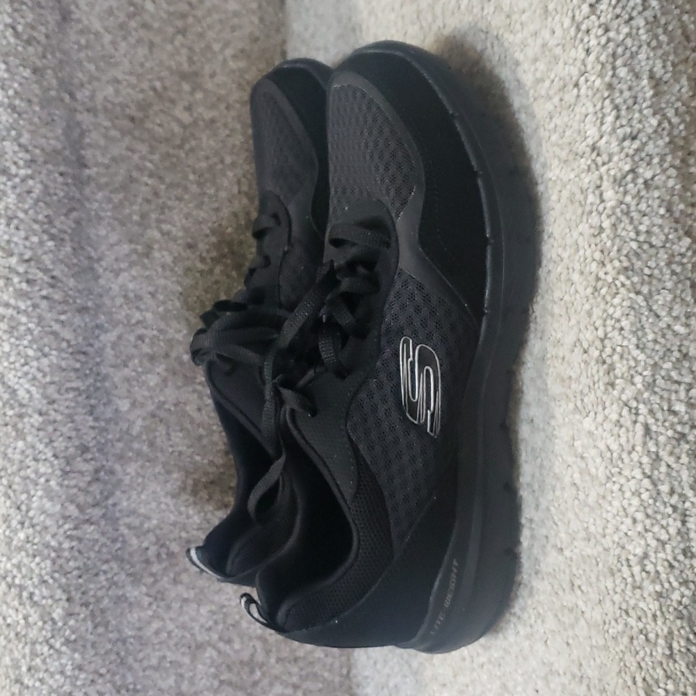 Sketchers tennis shoes womens size 7